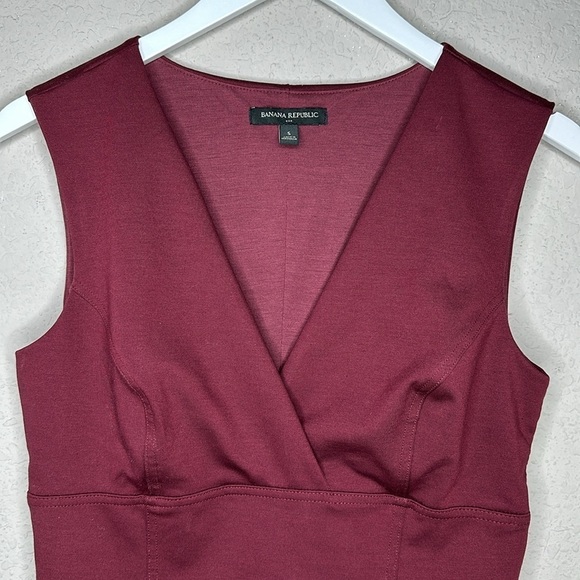 Banana Republic Factory Ponte Knit V Neck Tank Top Size Small - Picture 2 of 9